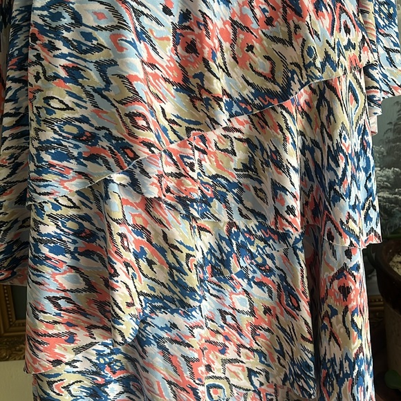 AGB Woman Feather Print Blouse - Picture 2 of 6